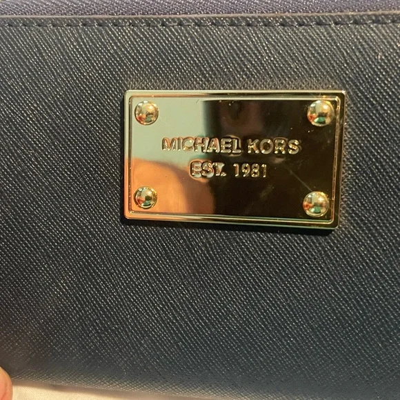 Michael Kors Saffiano Leather Wallet W Wristlet & Cellphone Slot! Navy W Gold - Picture 3 of 11